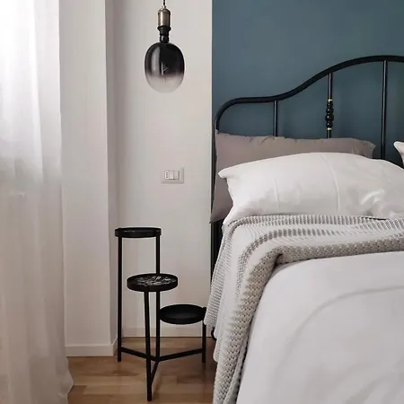 Nine And Three Quarters - Unique Design 4*